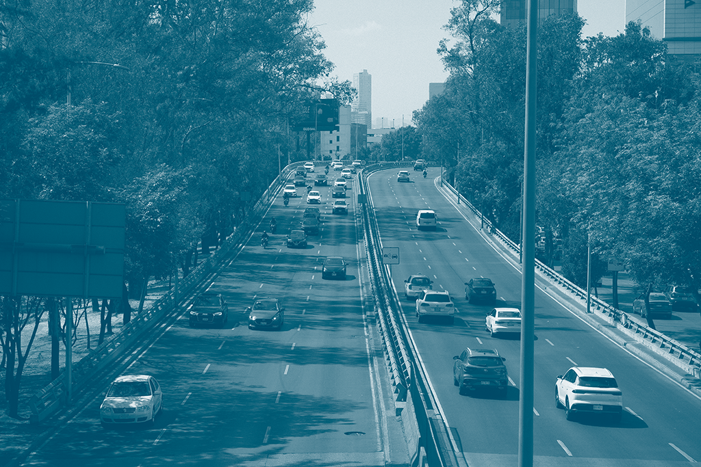 Avenida principal amplia en Del Valle