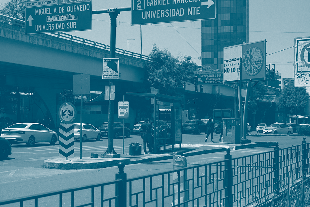 Señalética y parada de camión confusa