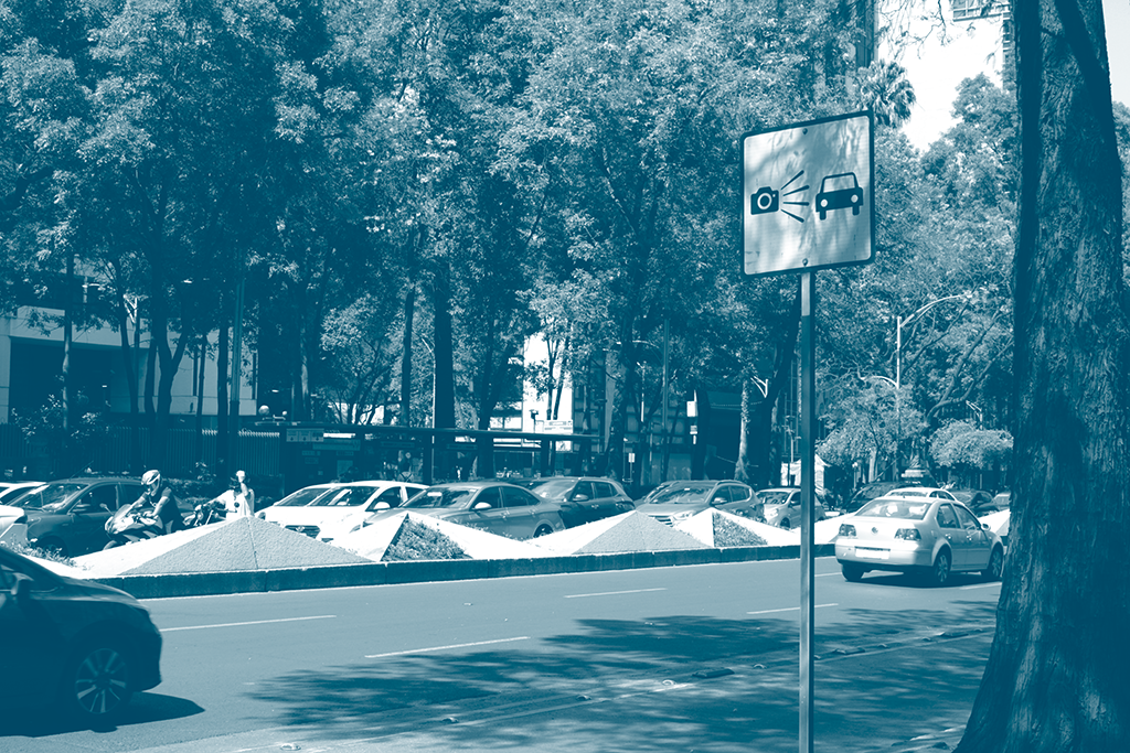 Coches y fotomulta en Reforma